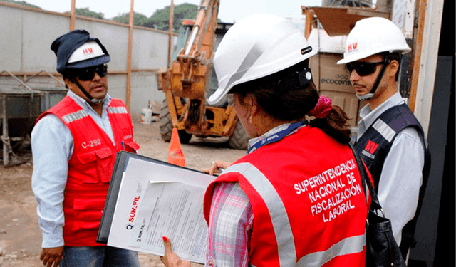 Estar en planilla te permite acceder a una variedad de beneficios sociales. Foto: Andina   