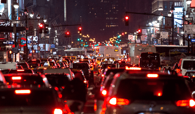 En los últimos años, el ingreso a Manhattan ha sido complicado debido a la abundancia de autos en la isla. Foto: Bloomberg.    