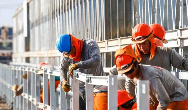  Los trabajadores de construcción civil pueden llegar a ganar tres veces el sueldo mínimo. Foto: Constructivo.<br><br>    