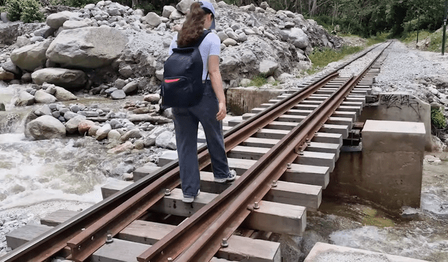  Según la joven pareja, la experiencia de hacer trekking fue inigualable. Foto: captura de pantalla/Benaj &amp; Domi/YouTube   