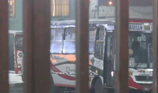 La unidad afectada permanece dentro de la cochera de la empresa de transportes en Carabayllo. Foto: Panamericana La unidad afectada permanece dentro de la cochera de la empresa de transportes en Carabayllo. Foto: Panamericana