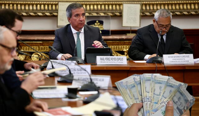 Ministro de Economía se mostró en contra de un nuevo retiro de las AFP. Foto: composición LR/Congreso   