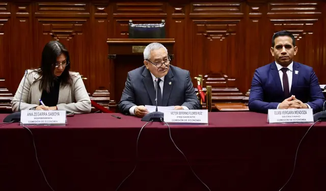  Nueva Mesa Directiva de la Comisión de Economía que preside Víctor Flores, de Fuerza Popular. Foto: Congreso   