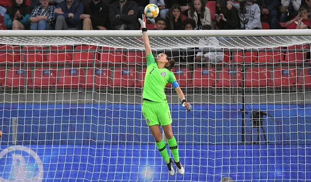 Christiane Endler ganó el premio The Best de la FIFA a mejor portera de la temporada. Foto: AFP