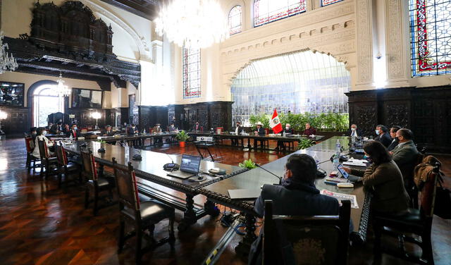 El gabinete durante una sesión del Consejo de Ministros. Foto: PCM