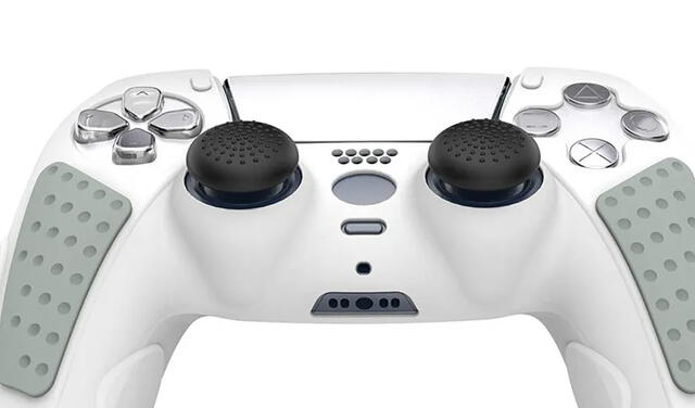 Funda para mando de PlayStation 5 Simpeak. Foto: Topes de Gama Funda para mando de PlayStation 5 Simpeak. Foto: Topes de Gama