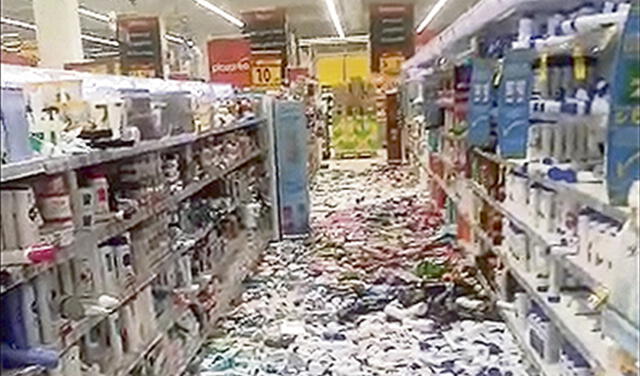 Daños. En centros comerciales de Cañete se reportaron afectaciones en la infraestructura, en los anaqueles y los productos. Foto: difusión