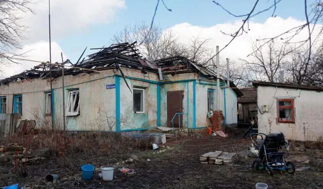 Daños en casas de Vibrovka, localidad cercana a la ciudad de Lugansk. Foto: EFE