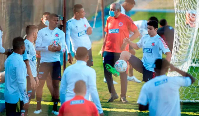 Entrenamiento de la selección colombiana previo al partido contra Uruguay. Foto: EFE