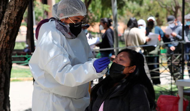 El titular del Minsa advirtió sobre la posible llegada de la tercera ola de la pandemia en Perú, tras rebrotes en distintos puntos del país. Foto: Martín Alipaz