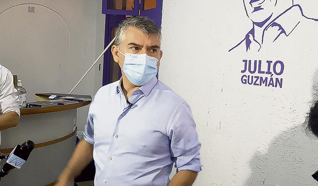 Morados. Julio Guzmán ayer en Miraflores. Foto: URPI-GLR