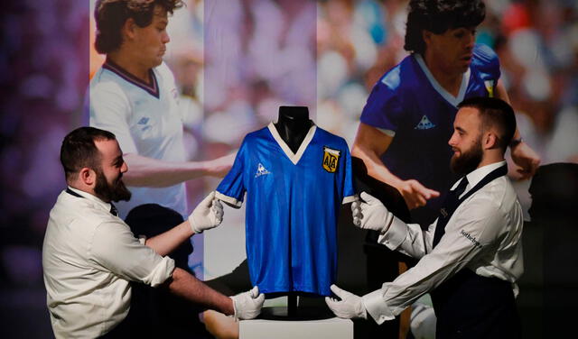 La camiseta de Maradona se convirtió en el recuerdo deportivo más caro de la historia. Foto: EFE