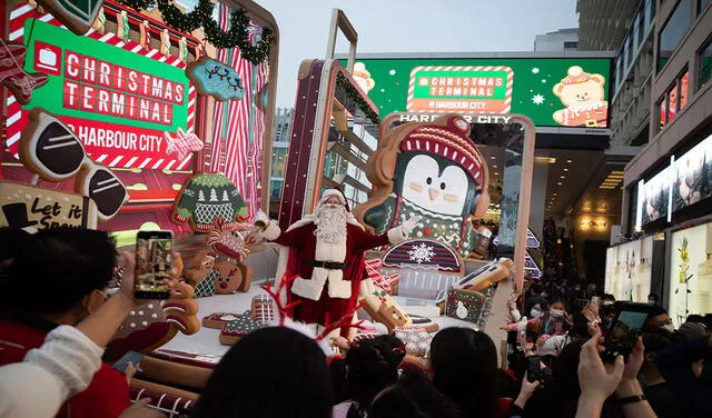 Hong Kong también será uno de los primeros territorios que recibirán la Navidad. Foto: AFP