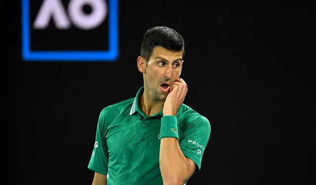 Novak Djokovic está en el ojo de la tormenta por no querer vacunarse contra el coronavirus. Foto: AFP