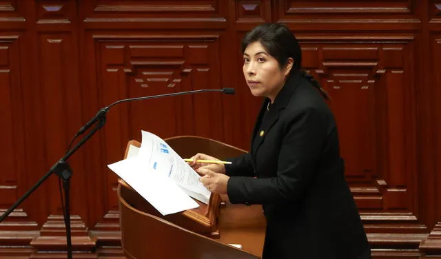 Betssy Chávez y sus ministros se acudieron al Congreso para sustentar el presupuesto del 2023. Foto: PCM