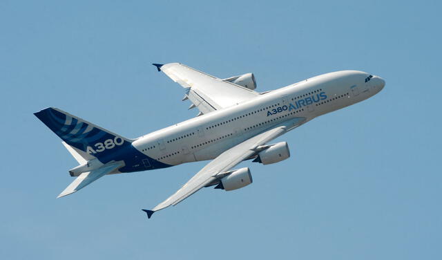 El color blanco de los aviones resiste mejor la radiación solar. Foto: AFP