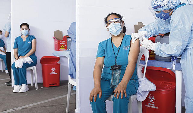 Vacuna Coronavirus en Perú Médicos Enfermeras