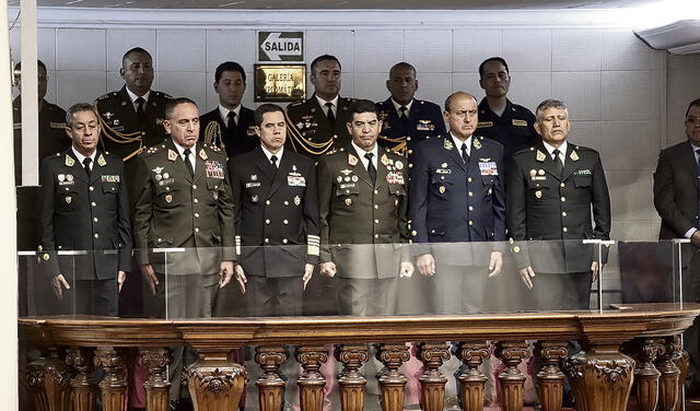 Reconocidos. Los altos mandos de las Fuerzas Armadas recibieron aplausos en el hemiciclo por no avalar el golpe de Estado de Pedro Castillo. Foto: difusión