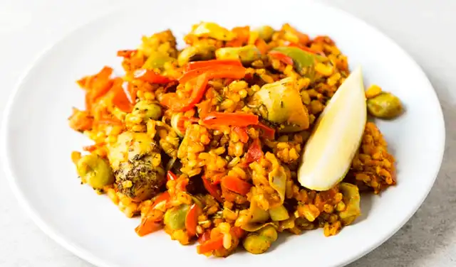 Arroz con verduras. Foto: Simple Vegan Blog
