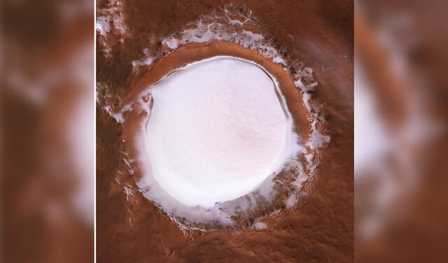 Esta foto del cráter Korolev se consiguió a través de una composición hecha por Mars Express | Foto: ESA / DLR / FU Berlín