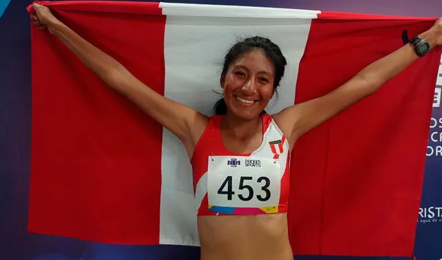 Sofía Mamani logró la medalla dorada en los 10 mil metros planos. Foto: COP