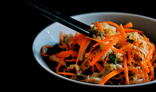 Ensalada de col china. Foto: Directo al Paladar