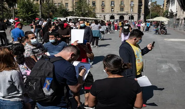 Desde esta semana gran cantidad de extranjeros han solicitado información sobre la Ley de Migración que fue promulgada por el presidente chileno Sebastián Piñera. Foto: AFP