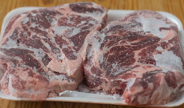 Un consejo es tener la carne congelada fuera del refrigerador por entre 6 a 8 horas antes de prepararla. Foto: Cook the Story