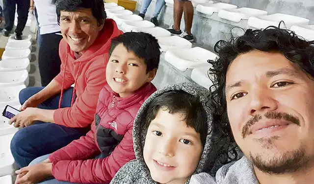 Respaldo.  Walter y Óscar Vílchez, presentes en el tradicional coloso para ver el cotejo.3. a celebrar. Los hinchas de Alianza Lima no dejaron de alentar a su equipo en el Nacional.