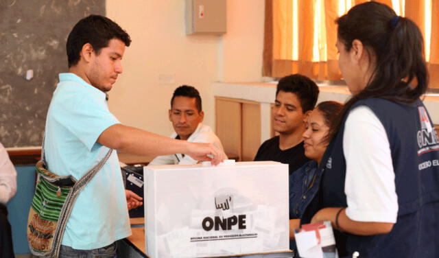 Villalobos aseguró que solo 9 partidos pasarían la valla electoral del 5%. Foto: La República