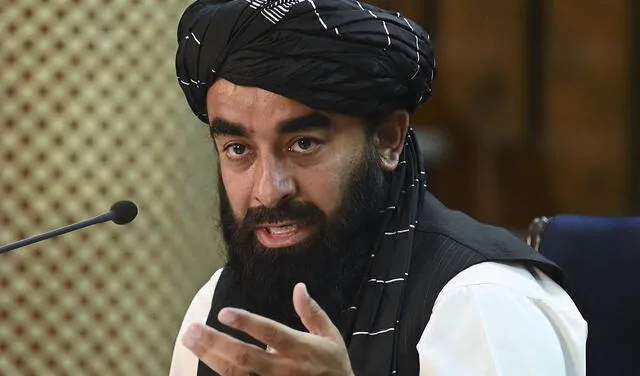 El portavoz de los talibanes, Zabihullah Mujahid, se dirige a una conferencia de prensa en Kabul el 7 de septiembre de 2021. Foto: AFP