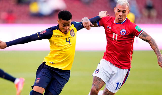 El lateral Byron Castillo enfrentó a Chile en las Eliminatorias Qatar 2022. Foto: AFP