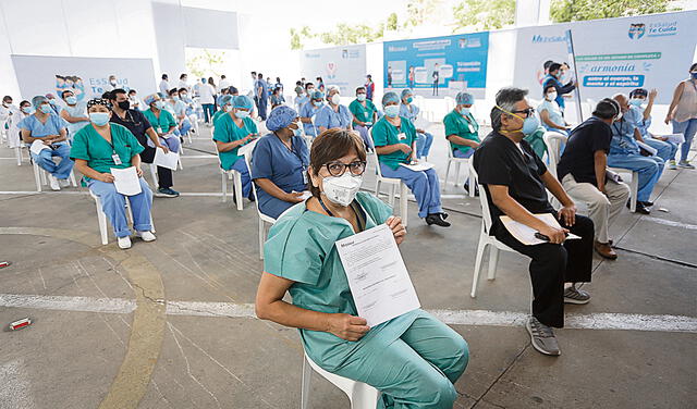 Vacunación en Perú.