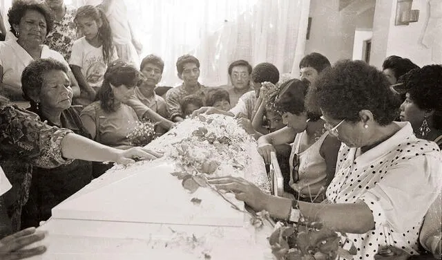 Despedida. El homicidio de María Elena Moyano terminó siendo una derrota terrorista. Foto: Archivo La República
