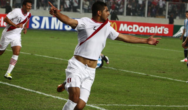 Zambrano marcó en el Perú 1-1 Argentina rumbo a Brasil 2014. Foto: Grupo LR