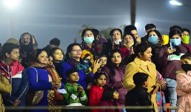 En la India este 1 de enero se reunieron para orar con motivo del Año Nuevo. Foto: AFP En la India este 1 de enero se reunieron para orar con motivo del Año Nuevo. Foto: AFP