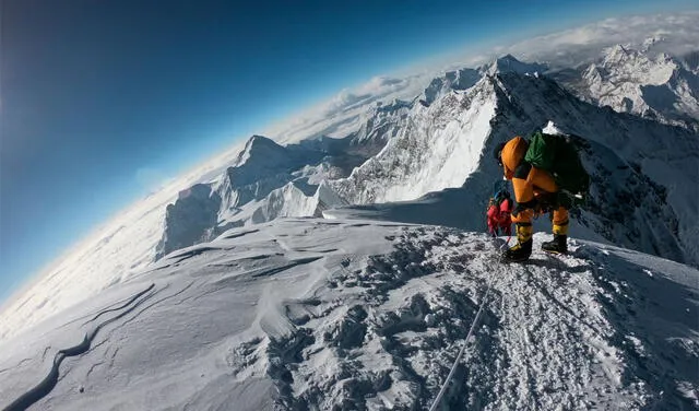 La subida al monte Everest es una de las más peligrosas que existen. Foto: AFP