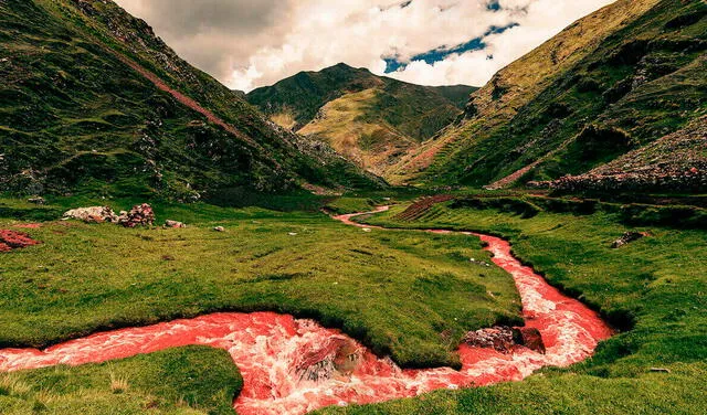 El río Rojo adquiere este color durante la temporada de lluvias.