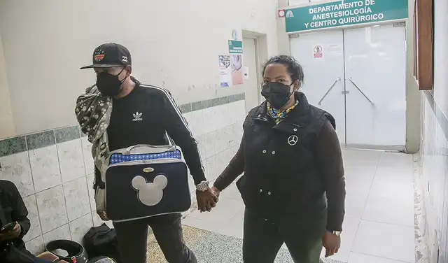 padres de los siameses