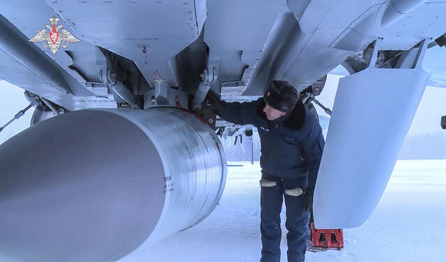 Los misiles hipersónicos Kinzhal equipan los aviones de guerra MiG-31. Foto: Ministerio de Defensa de Rusia / AFP