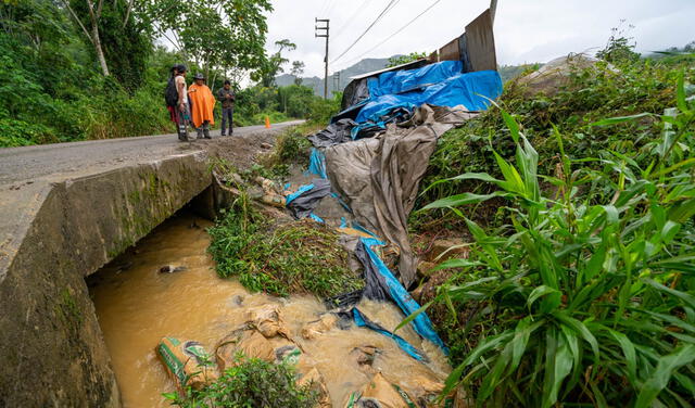 Tráiler permaneció a un costado de la carretera. Foto: Municipalidad de Kimbiri