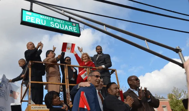 En 2016, las autoridades locales le colocaron el nombre de Perú Square a un sector de la avenida Market Street.