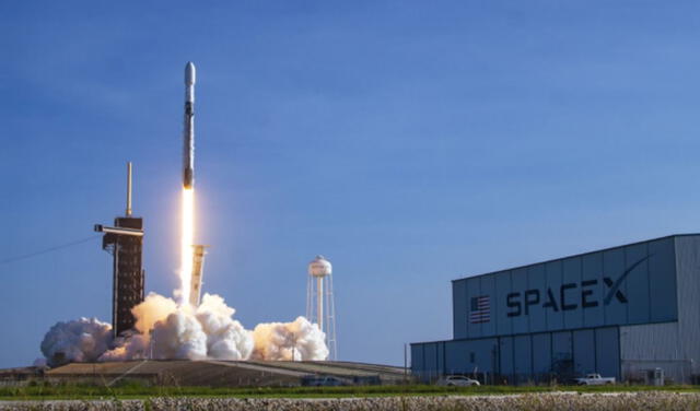 El propulsor del cohete Falcon 9 ya voló en otras siete misiones. Foto referencial: SpaceX