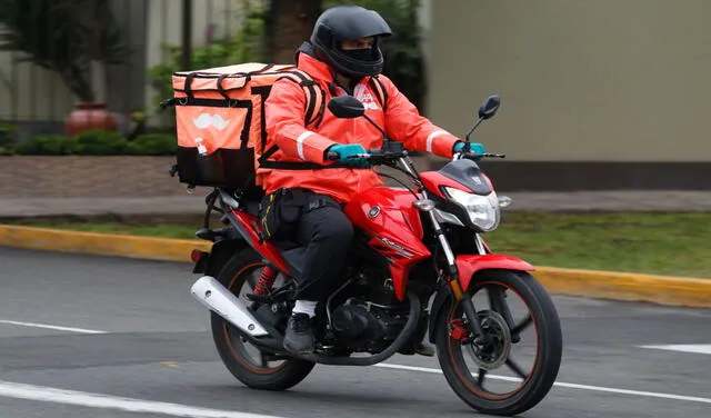 El delivery es una de las actividades permitidas durante la cuarentena. Foto: Andina