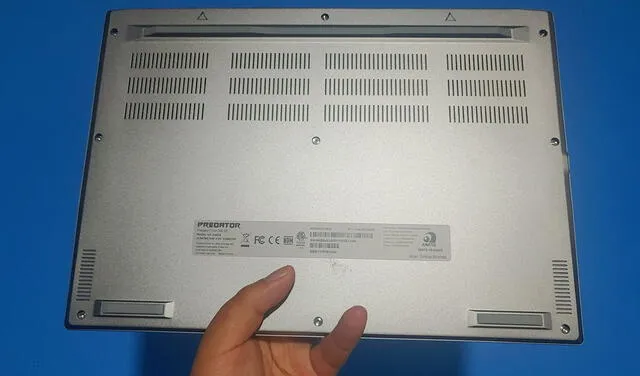 Parte trasera de la Acer Predator Triton 300 SE