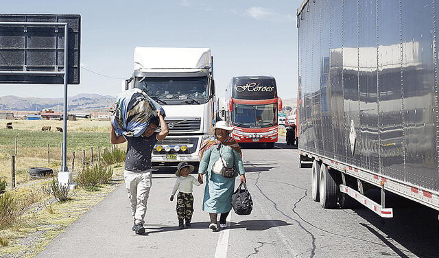 Bloqueos. Pasajeros fueron afectados en Ayacucho. Foto: Juan Carlos Cisneros/La República