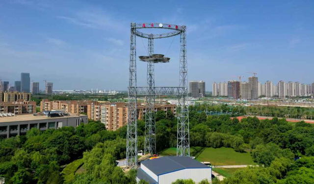 Esta antena terrestre promete recibir energía solar capturada por los satélites en el espacio. Foto: Universidad de Xidian.