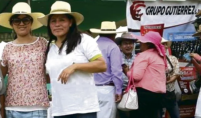 Kimmerlee y Sandra Rodríguez. Sandra es jefa de Administración en Autodema y comadre de la gobernadora.