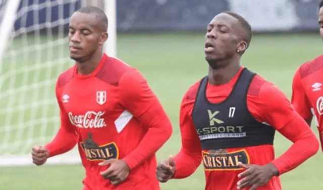 Carrillo y Advíncula comparten filas en la selección peruana.