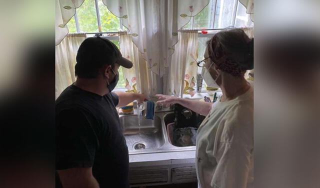 Electricista recluta a voluntarios para reparar gratis toda la casa de una anciana [FOTOS]